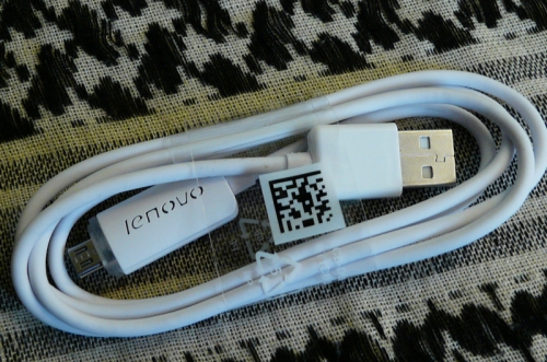 Брендированный кабель USB-microUSB.