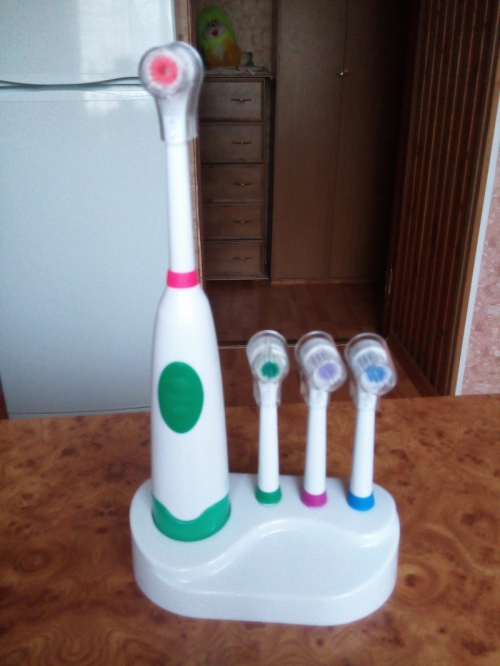 Зубные щётки.
