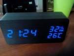 Электронные часы с температурой и влажностью