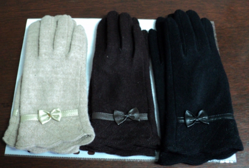 Три пары перчаток