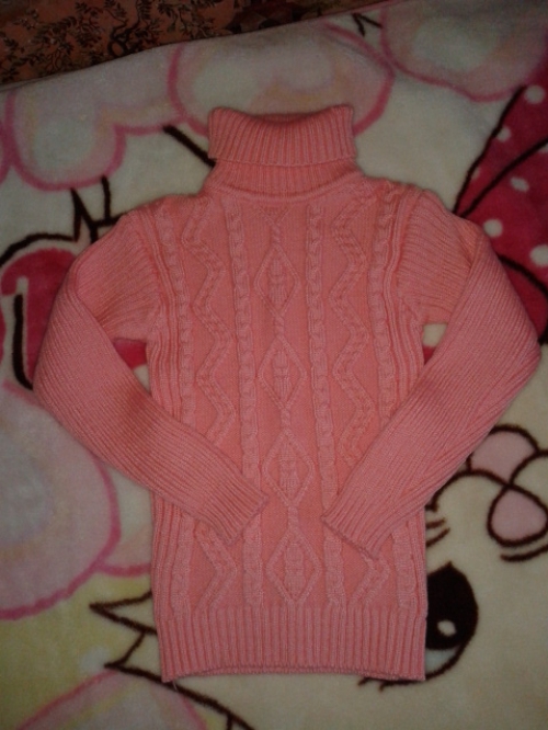 Очень теплый и красивый свитерок для дочи
