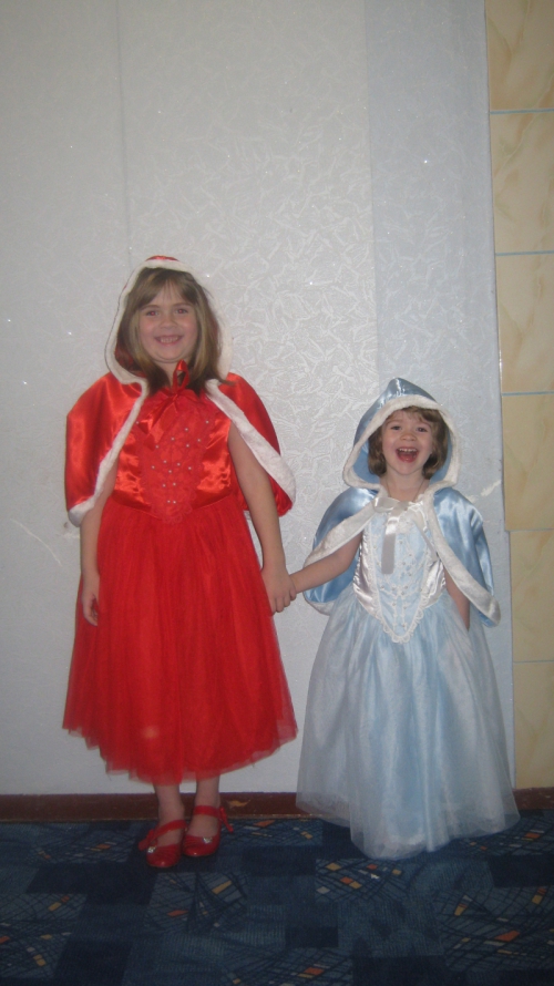Платья Эльзы и Анны