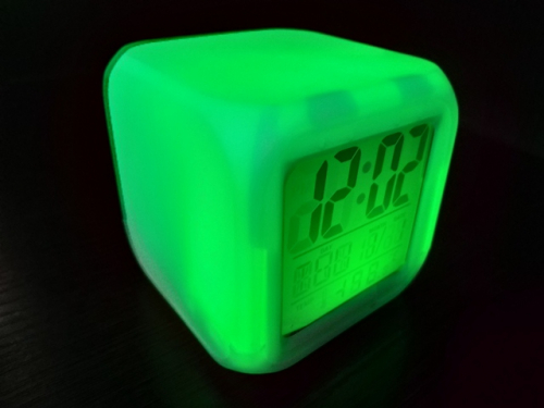 Светящиеся часы-будильник с датой и термометром
